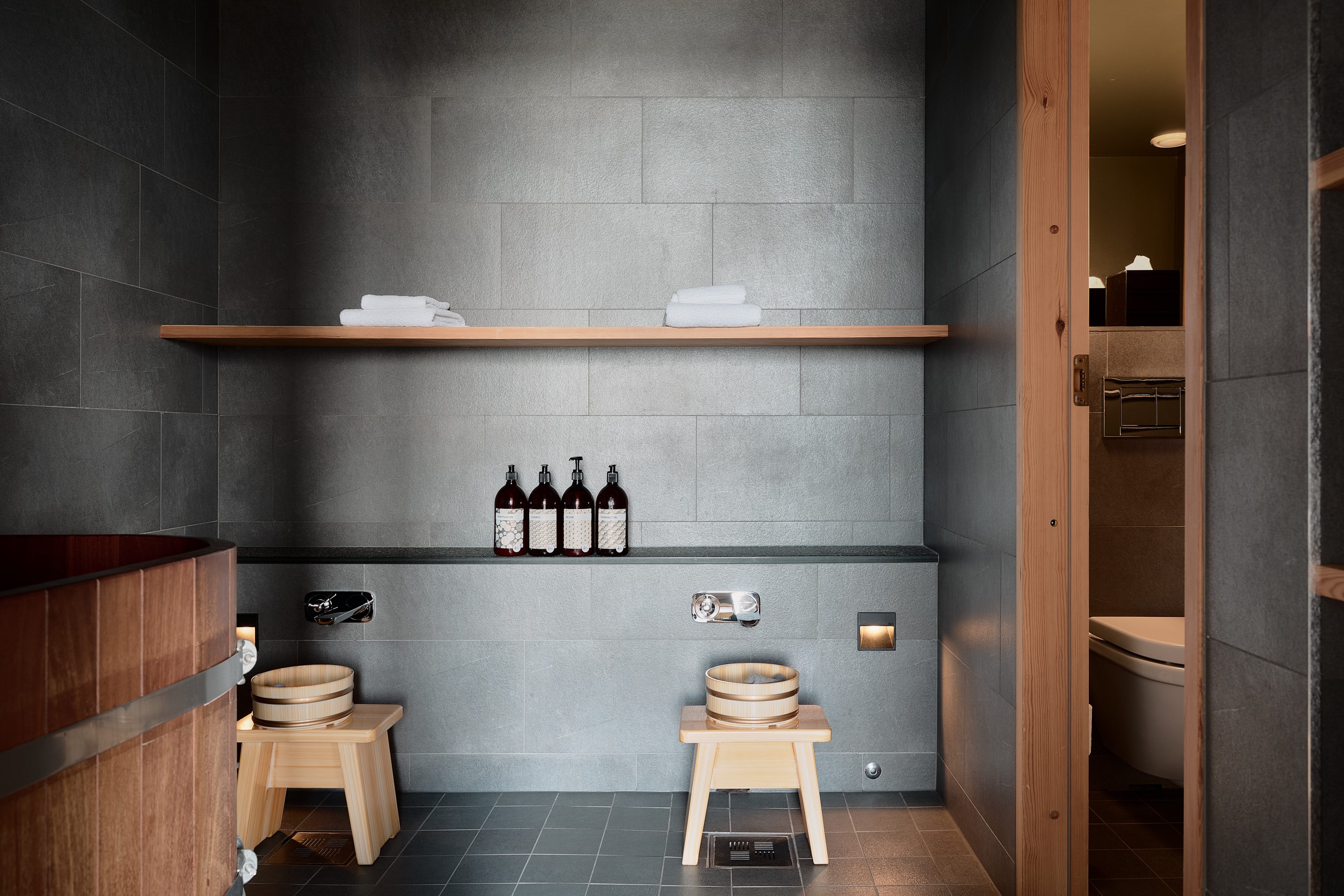 Superior_bathroom_Yasuragi